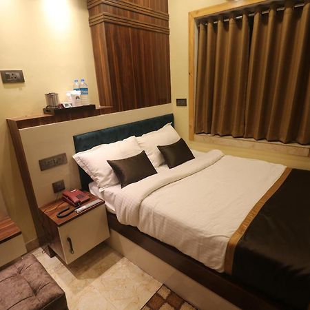 Mohar Residency Hotel Calcutta Exterior foto
