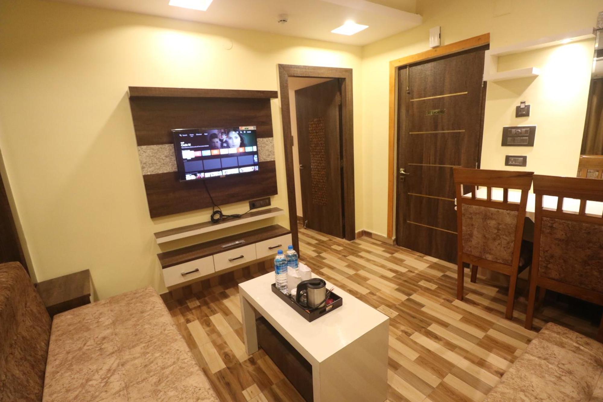 Mohar Residency Hotel Calcutta Exterior foto