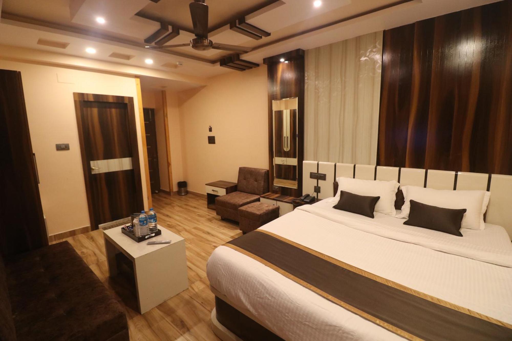 Mohar Residency Hotel Calcutta Exterior foto
