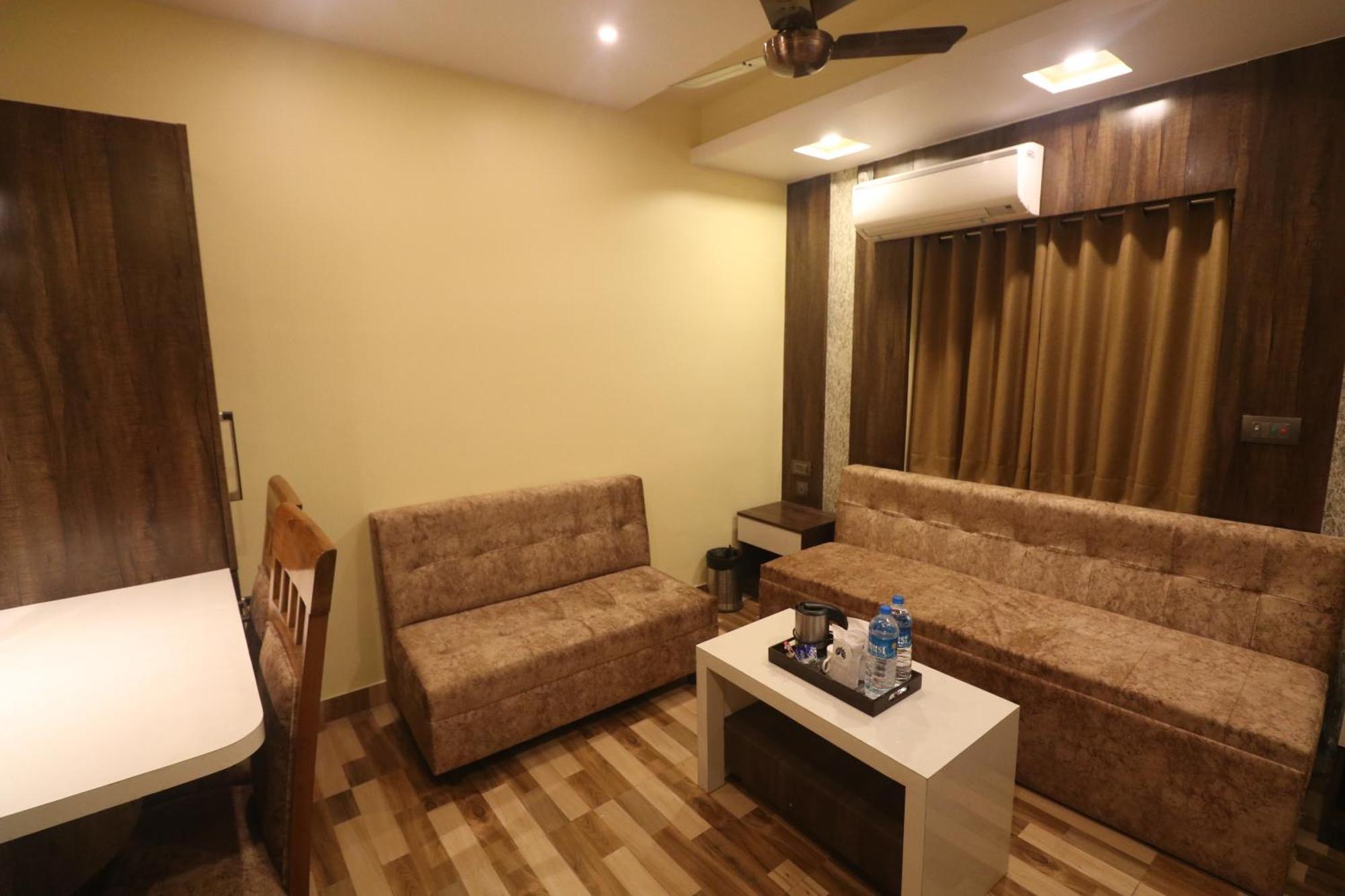 Mohar Residency Hotel Calcutta Exterior foto