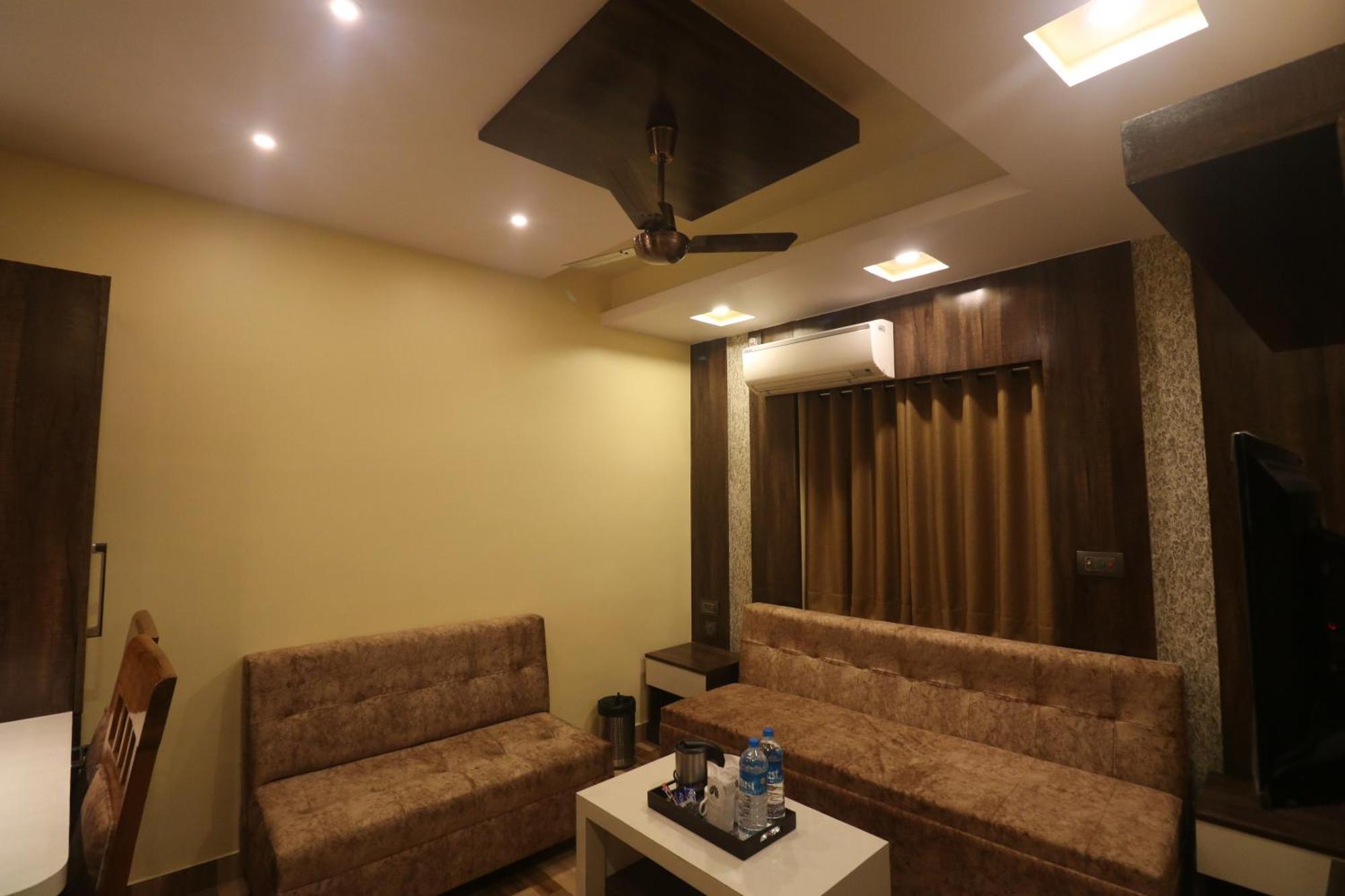 Mohar Residency Hotel Calcutta Exterior foto