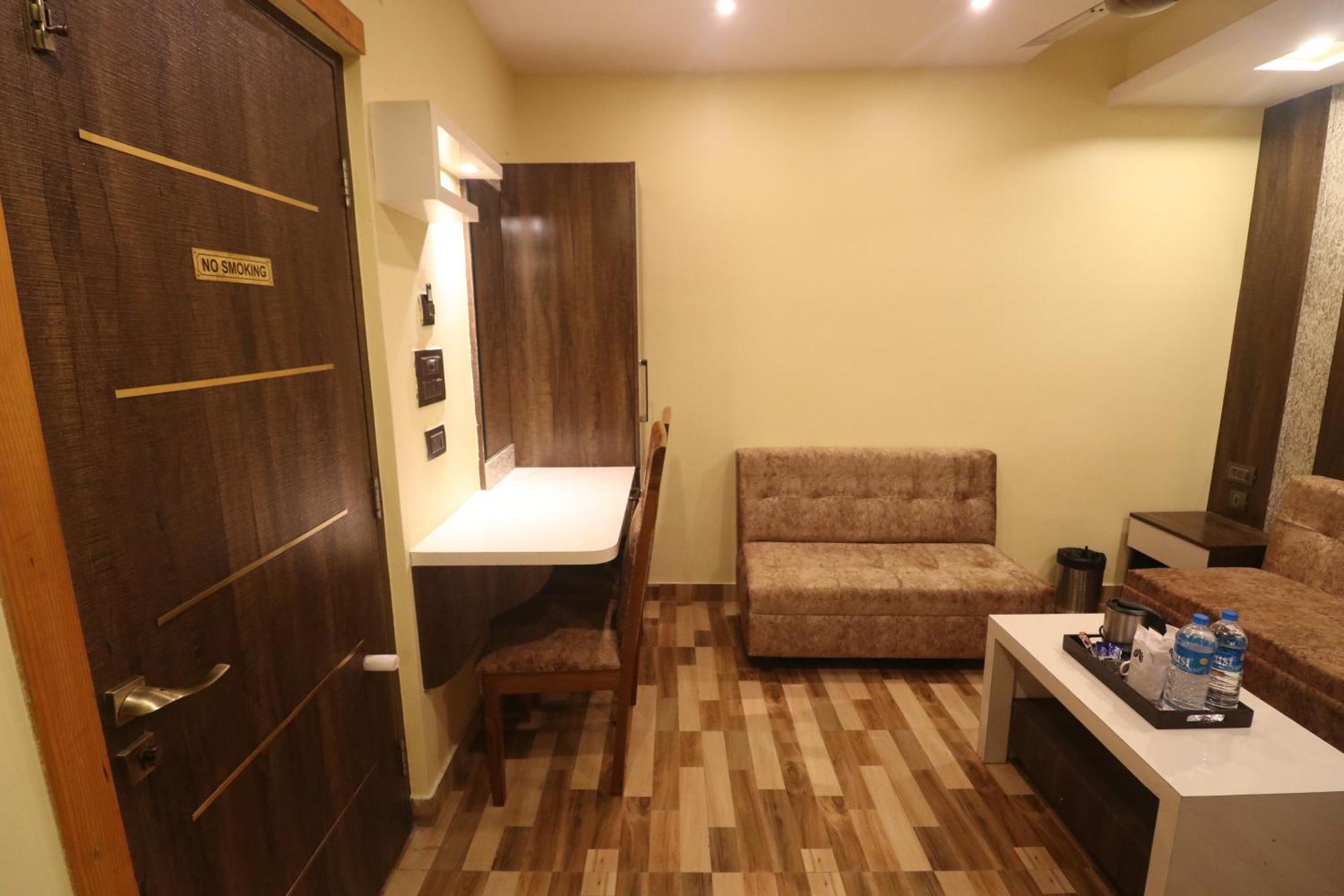 Mohar Residency Hotel Calcutta Exterior foto
